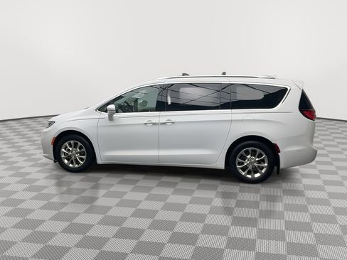 Used 2021 Chrysler Pacifica Touring-L w/ Premium & Safety Sphere Group image 36