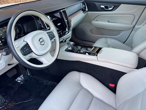 Used 2022 Volvo S60 T8 R-Design Expression w/ Premium Package AWD/4WD image 13