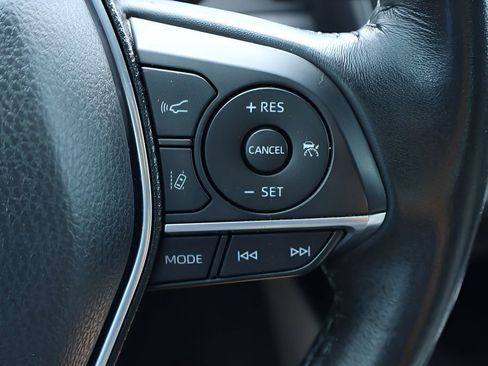 Certified 2020 Toyota Camry XLE FWD image 22
