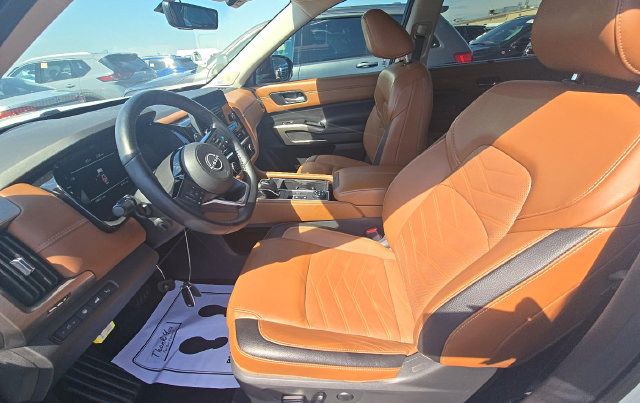 Used 2024 Nissan Pathfinder Platinum w/ Lighting Package (N93) AWD/4WD image 6