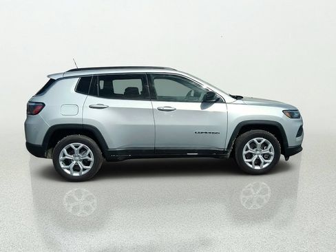 Used 2024 Jeep Compass Latitude AWD/4WD image 7