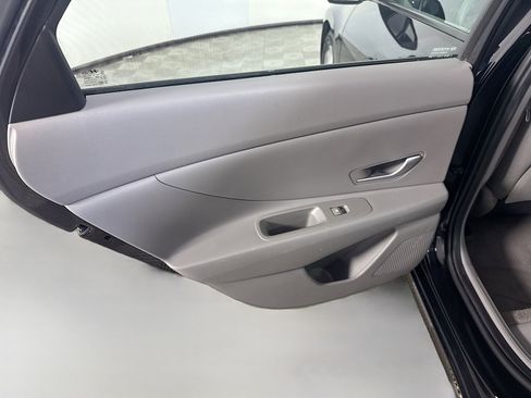 Used 2023 Hyundai Elantra SE image 25