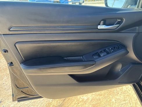 Used 2025 Nissan Altima 2.5 SV FWD image 21