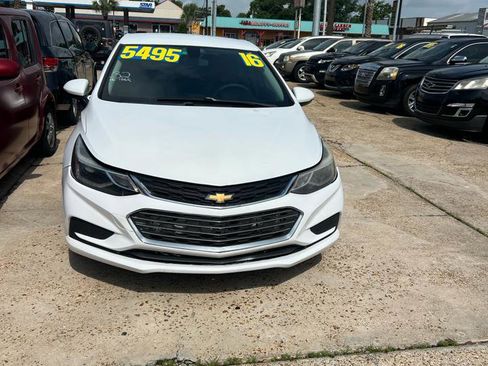 Used 2016 Chevrolet Cruze LT FWD image 2