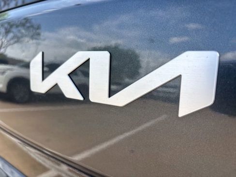 Used 2025 Kia Soul LX w/ LX Technology Package FWD image 4