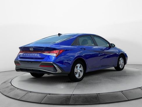 New 2025 Hyundai Elantra SE image 7