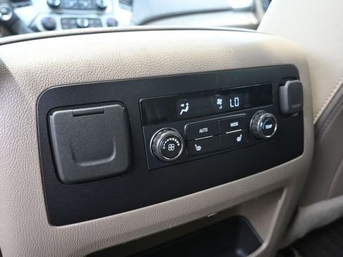 Used 2018 Chevrolet Tahoe Premier AWD/4WD image 27