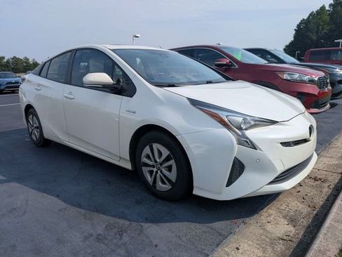 Used 2017 Toyota Prius Four w/ Premium Convenience Package FWD image 2