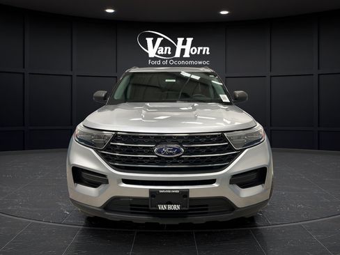 Used 2024 Ford Explorer XLT AWD/4WD image 2
