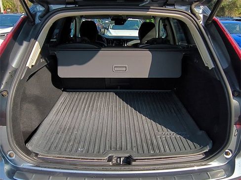 Used 2021 Volvo XC60 T5 Momentum w/ Premium Package image 12