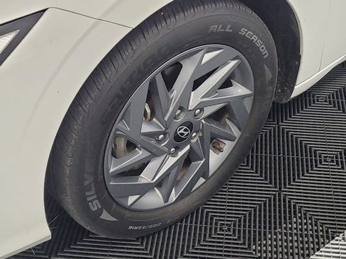 Used 2024 Hyundai Elantra SEL image 31