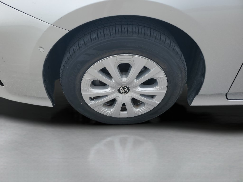 Used 2020 Toyota Prius LE FWD image 24