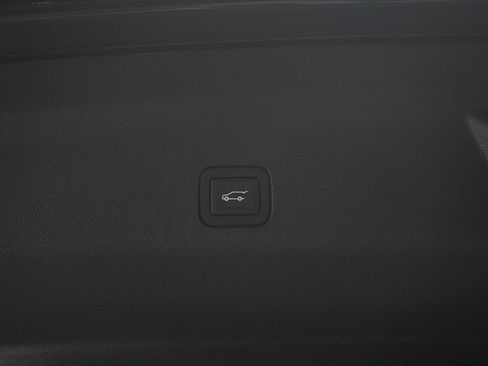 Used 2023 GMC Yukon XL SLT w/ SLT Premium Package AWD/4WD image 19