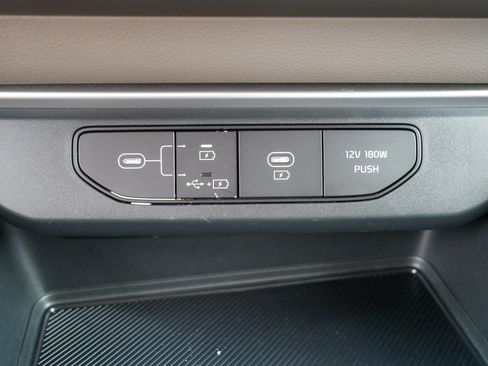 Used 2025 Kia Carnival FWD image 33