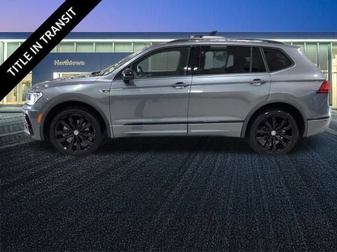 Used 2021 Volkswagen Tiguan SE R-Line AWD/4WD image 2