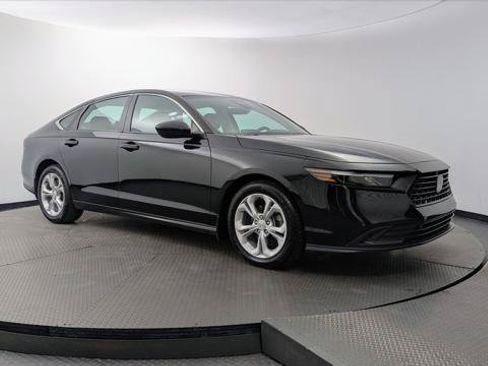 Used 2025 Honda Accord LX image 11