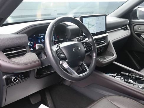 Used 2025 Ford Explorer Platinum w/ LUX Leather Package AWD/4WD image 12