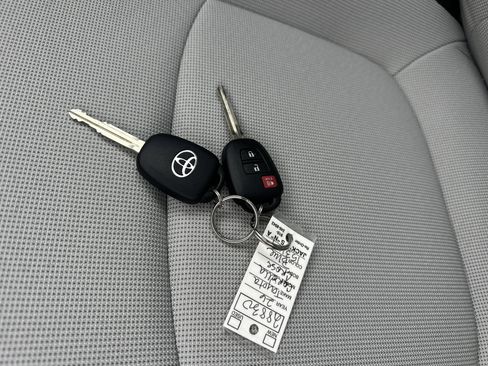 Used 2026 Toyota Corolla Cross L image 17