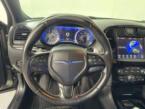 Used 2018 Chrysler 300 S w/ 300S Premium Group RWD image 16