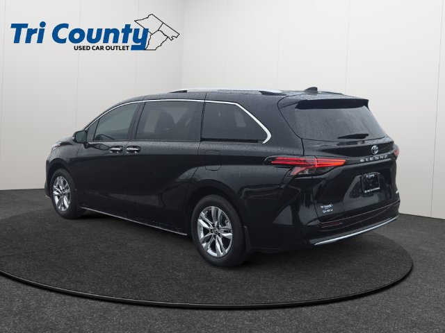Certified 2026 Toyota Sienna Limited FWD image 6