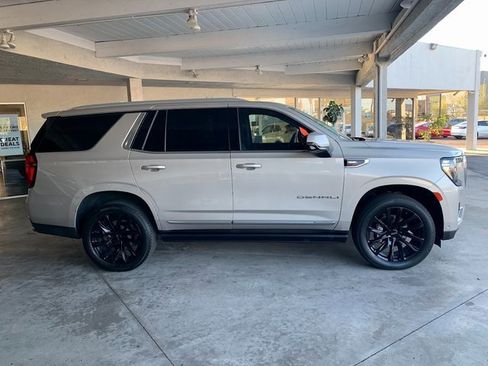 Used 2023 GMC Yukon Denali w/ Denali Reserve Package image 2