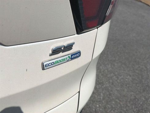 Used 2017 Ford Escape SE w/ Equipment Group 201A AWD/4WD image 5