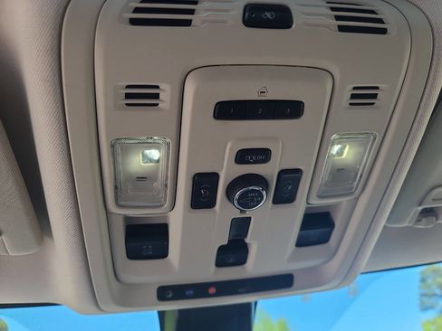 Used 2021 GMC Yukon XL Denali w/ Denali Premium Package image 27