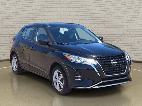 Certified 2025 Nissan Kicks Play S FWD image 3