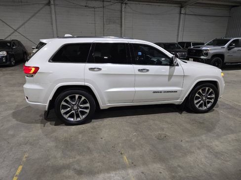 Used 2018 Jeep Grand Cherokee Overland AWD/4WD image 14