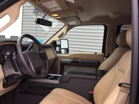 Used 2015 Ford F350 Lariat w/ Chrome Package image 8