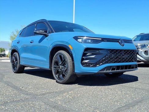 New 2026 Volkswagen Tiguan SE R-Line image 1