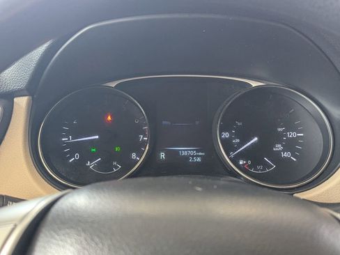 Used 2016 Nissan Rogue SV image 23