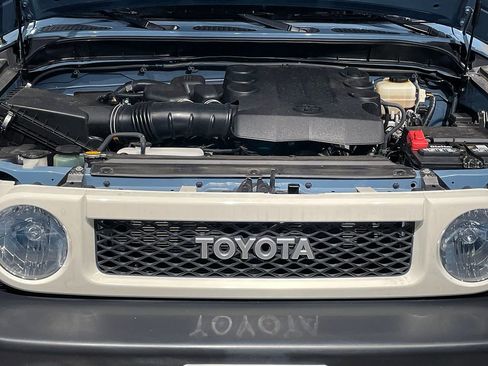 Used 2014 Toyota FJ Cruiser 4WD image 26