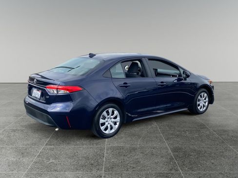 Used 2025 Toyota Corolla LE FWD image 5