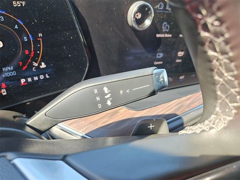 Used 2025 Chevrolet Suburban Z71 image 29