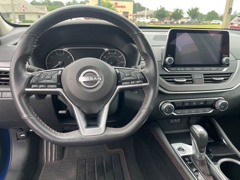 Used 2025 Nissan Altima 2.5 SR FWD image 12