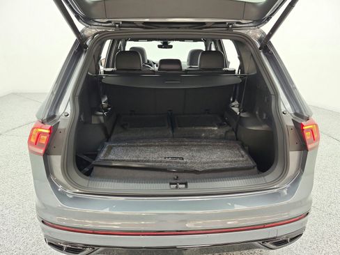 Used 2024 Volkswagen Tiguan SE R-Line FWD image 19