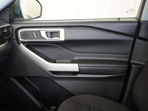 Used 2021 Ford Explorer XLT image 31
