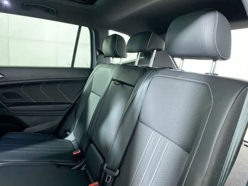 Used 2023 Volkswagen Tiguan SE R-Line image 27