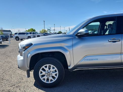 Used 2024 Toyota Tacoma SR5 AWD/4WD image 10