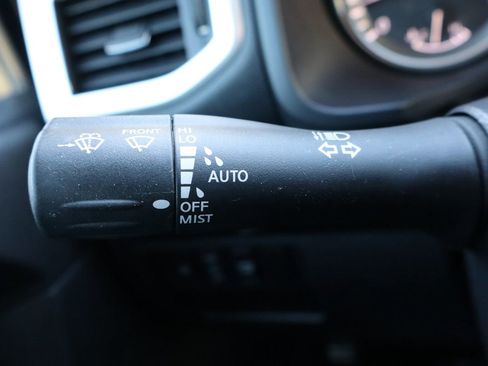 Used 2017 Nissan Titan SV image 32