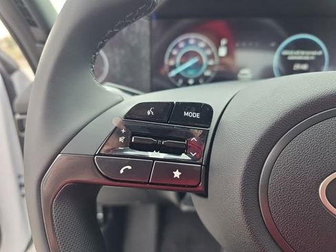 New 2025 Hyundai Elantra Limited image 12