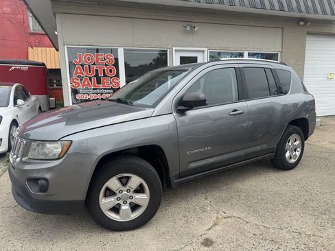 Used 2014 Jeep Compass Sport w/ Power Value Group FWD image 3