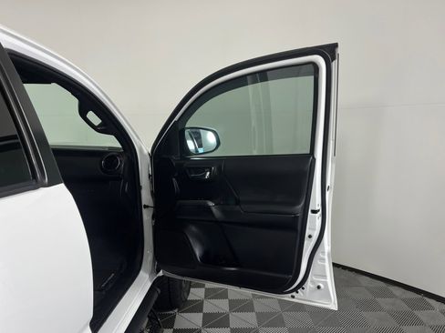 Used 2020 Toyota Tacoma TRD Sport image 34