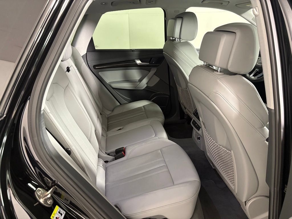 Used 2020 Audi Q5 e Premium Plus w/ Premium Plus Package AWD/4WD image 40