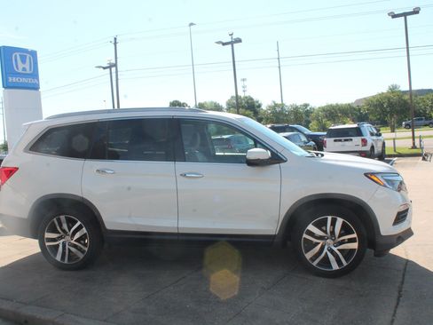 Used 2017 Honda Pilot Elite image 3