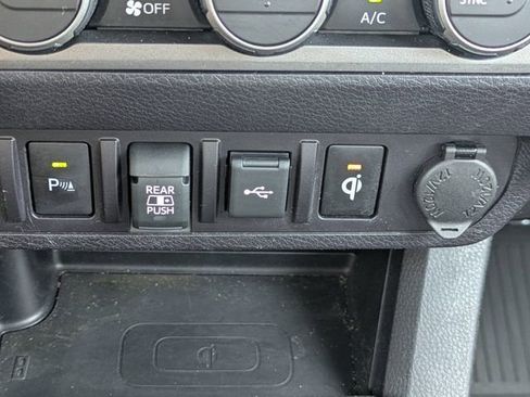 Used 2022 Toyota Tacoma TRD Sport w/ Technology Package AWD/4WD image 22