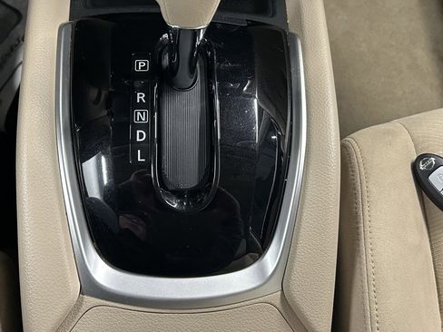 Used 2015 Nissan Rogue SV image 33