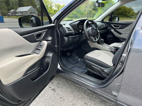 Used 2023 Subaru Forester AWD/4WD image 9