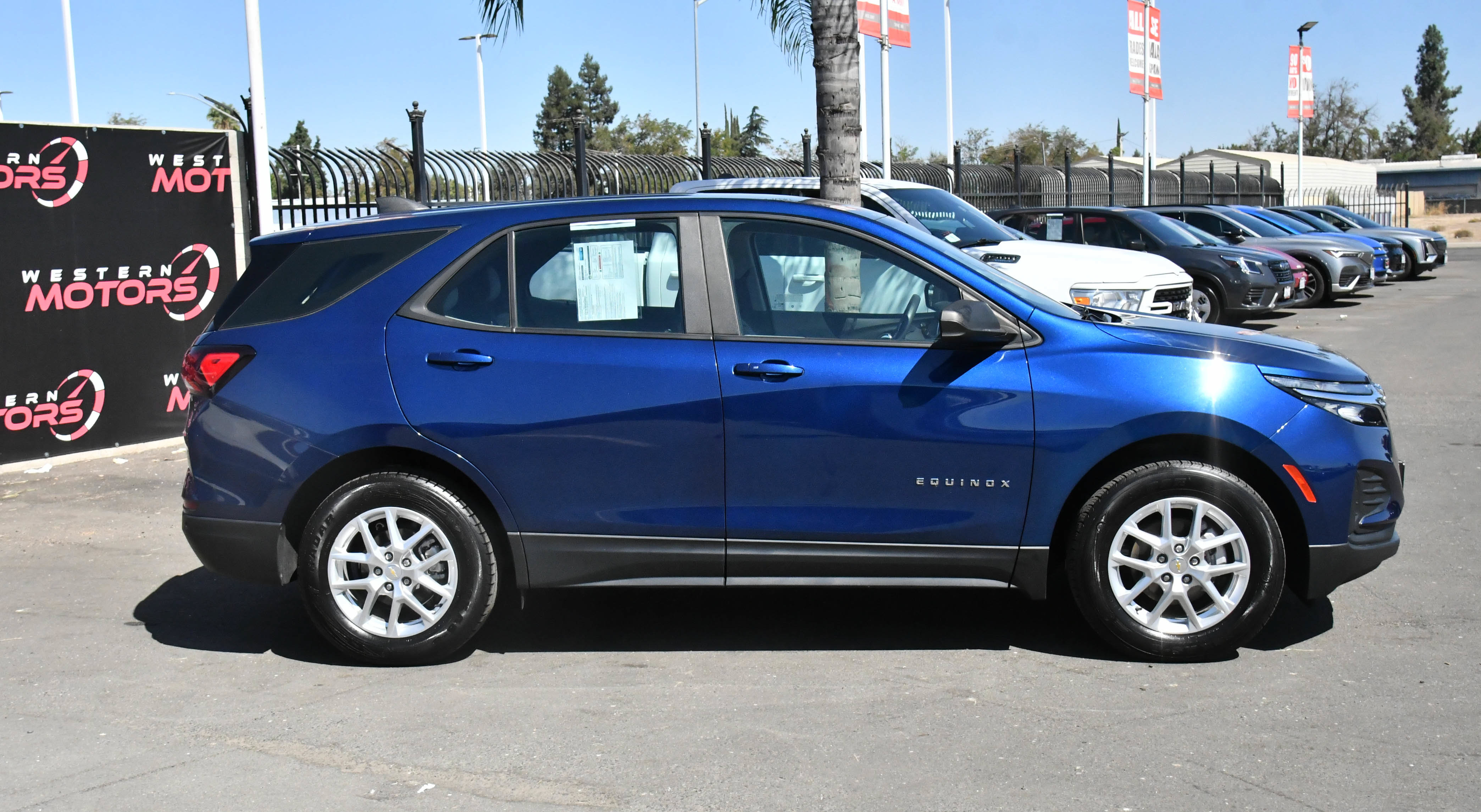 Used 2022 Chevrolet Equinox LS AWD/4WD image 9